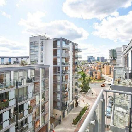 New Stylish 1 Bedroom Flat Stunning Balcony Views Brentford Bagian luar foto